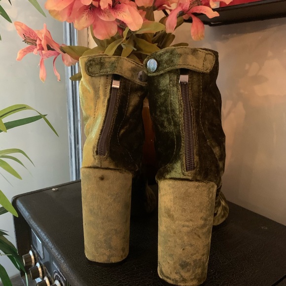 Velvet ankle booties - Picture 4 of 7